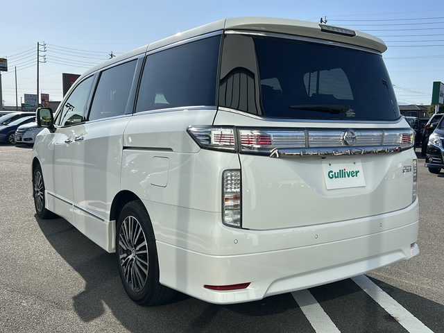 日産 エルグランド 250ハイウェイスターS 岐阜県 2022(令4)年 2.4万km ピュアホワイトパール 登録時走行距離23475km/社外SDナビ　/後席モニター　/レーダークルーズコントロール　/ＥＴＣ　/全方位カメラ　/両側パワースライドドア/衝突軽減システム　/盗難防止装置　/横滑り防止装置　/前後コーナーセンサー　/レーンキープアシスト　/ＬＥＤヘッドライト/オートライト/プッシュスタート/スマートキー/スペアキー1本/iPod接続/純正18インチアルミホイール/社外フロアマット