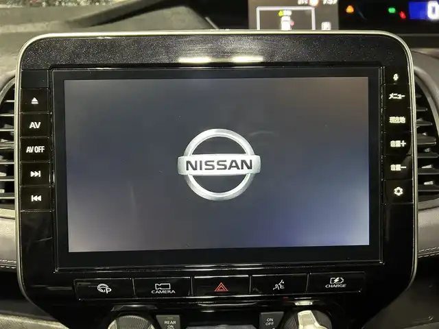 日産 セレナ e－パワー ハイウェイスター V 和歌山県 2020(令2)年 3.7万km ダイヤモンドブラック 純正10インチナビ/（BT/CD/DVD/HDMI)/フルセグTV/全方位カメラ/横滑り防止/衝突被害軽減ブレーキ/プロパイロット/レーンキープアシスト/オートライト/前後コーナーセンサー/フリップダウンモニター/前方ドラレコ/ビルトインETC/両側パワスラ/ハンズフリーオートスライド/前席シートヒーター/ステアリングヒーター/ステアリングリモコン/LEDヘッドライト/フォグランプ/純正フロアマット/純正15インチアルミ/ドアバイザー/プッシュスタート