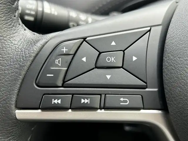 日産 セレナ e－パワー ハイウェイスター V 和歌山県 2020(令2)年 3.7万km ダイヤモンドブラック 純正10インチナビ/（BT/CD/DVD/HDMI)/フルセグTV/全方位カメラ/横滑り防止/衝突被害軽減ブレーキ/プロパイロット/レーンキープアシスト/オートライト/前後コーナーセンサー/フリップダウンモニター/前方ドラレコ/ビルトインETC/両側パワスラ/ハンズフリーオートスライド/前席シートヒーター/ステアリングヒーター/ステアリングリモコン/LEDヘッドライト/フォグランプ/純正フロアマット/純正15インチアルミ/ドアバイザー/プッシュスタート
