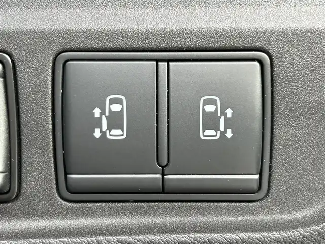 日産 セレナ e－パワー ハイウェイスター V 和歌山県 2020(令2)年 3.7万km ダイヤモンドブラック 純正10インチナビ/（BT/CD/DVD/HDMI)/フルセグTV/全方位カメラ/横滑り防止/衝突被害軽減ブレーキ/プロパイロット/レーンキープアシスト/オートライト/前後コーナーセンサー/フリップダウンモニター/前方ドラレコ/ビルトインETC/両側パワスラ/ハンズフリーオートスライド/前席シートヒーター/ステアリングヒーター/ステアリングリモコン/LEDヘッドライト/フォグランプ/純正フロアマット/純正15インチアルミ/ドアバイザー/プッシュスタート