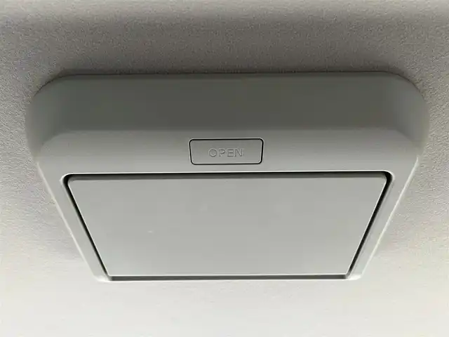 日産 セレナ e－パワー ハイウェイスター V 和歌山県 2020(令2)年 3.7万km ダイヤモンドブラック 純正10インチナビ/（BT/CD/DVD/HDMI)/フルセグTV/全方位カメラ/横滑り防止/衝突被害軽減ブレーキ/プロパイロット/レーンキープアシスト/オートライト/前後コーナーセンサー/フリップダウンモニター/前方ドラレコ/ビルトインETC/両側パワスラ/ハンズフリーオートスライド/前席シートヒーター/ステアリングヒーター/ステアリングリモコン/LEDヘッドライト/フォグランプ/純正フロアマット/純正15インチアルミ/ドアバイザー/プッシュスタート