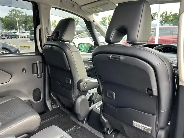 日産 セレナ e－パワー ハイウェイスター V 和歌山県 2020(令2)年 3.7万km ダイヤモンドブラック 純正10インチナビ/（BT/CD/DVD/HDMI)/フルセグTV/全方位カメラ/横滑り防止/衝突被害軽減ブレーキ/プロパイロット/レーンキープアシスト/オートライト/前後コーナーセンサー/フリップダウンモニター/前方ドラレコ/ビルトインETC/両側パワスラ/ハンズフリーオートスライド/前席シートヒーター/ステアリングヒーター/ステアリングリモコン/LEDヘッドライト/フォグランプ/純正フロアマット/純正15インチアルミ/ドアバイザー/プッシュスタート