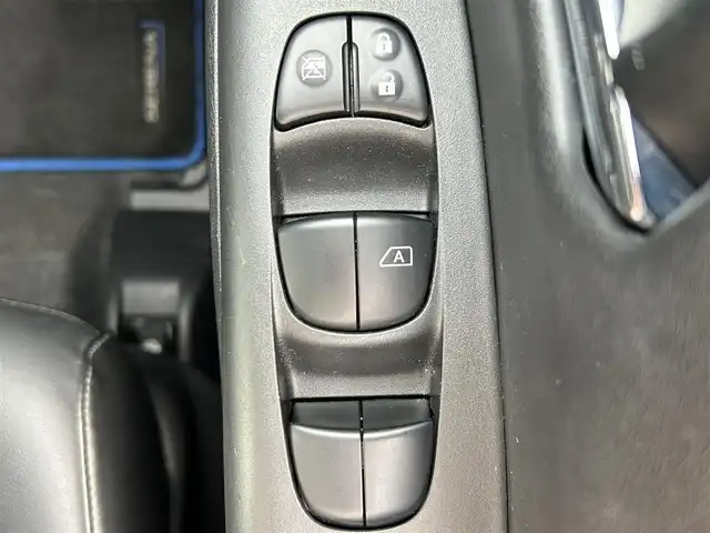 日産 セレナ e－パワー ハイウェイスター V 和歌山県 2020(令2)年 3.7万km ダイヤモンドブラック 純正10インチナビ/（BT/CD/DVD/HDMI)/フルセグTV/全方位カメラ/横滑り防止/衝突被害軽減ブレーキ/プロパイロット/レーンキープアシスト/オートライト/前後コーナーセンサー/フリップダウンモニター/前方ドラレコ/ビルトインETC/両側パワスラ/ハンズフリーオートスライド/前席シートヒーター/ステアリングヒーター/ステアリングリモコン/LEDヘッドライト/フォグランプ/純正フロアマット/純正15インチアルミ/ドアバイザー/プッシュスタート