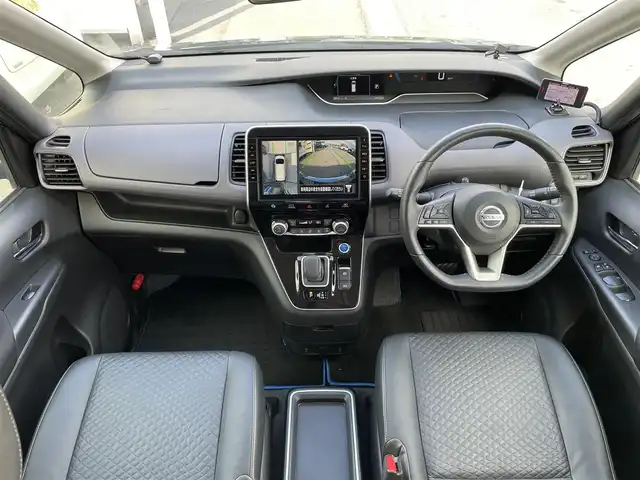 日産 セレナ e－パワー ハイウェイスター V 東京都 2020(令2)年 3.7万km ダイヤモンドブラック 純正10インチナビ/（BT/CD/DVD/HDMI)/フルセグTV/全方位カメラ/横滑り防止/衝突被害軽減ブレーキ/プロパイロット/レーンキープアシスト/オートライト/前後コーナーセンサー/フリップダウンモニター/前方ドラレコ/ビルトインETC/両側パワスラ/ハンズフリーオートスライド/前席シートヒーター/ステアリングヒーター/ステアリングリモコン/LEDヘッドライト/フォグランプ/純正フロアマット/純正15インチアルミ/ドアバイザー/プッシュスタート