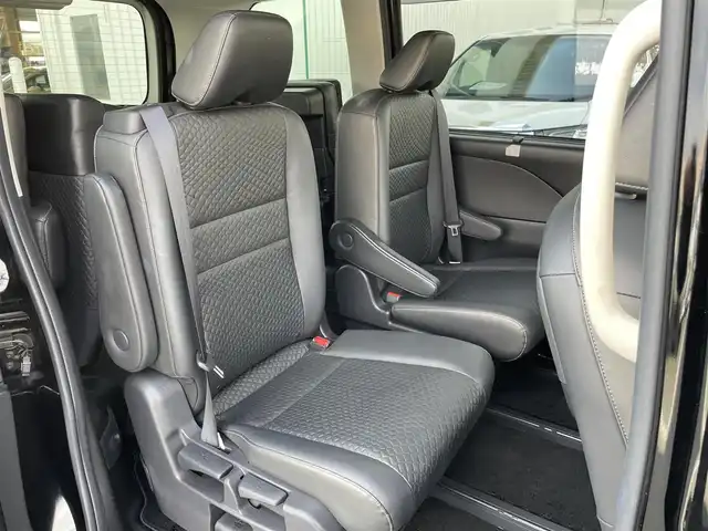 日産 セレナ e－パワー ハイウェイスター V 東京都 2020(令2)年 3.7万km ダイヤモンドブラック 純正10インチナビ/（BT/CD/DVD/HDMI)/フルセグTV/全方位カメラ/横滑り防止/衝突被害軽減ブレーキ/プロパイロット/レーンキープアシスト/オートライト/前後コーナーセンサー/フリップダウンモニター/前方ドラレコ/ビルトインETC/両側パワスラ/ハンズフリーオートスライド/前席シートヒーター/ステアリングヒーター/ステアリングリモコン/LEDヘッドライト/フォグランプ/純正フロアマット/純正15インチアルミ/ドアバイザー/プッシュスタート