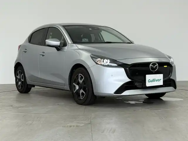 マツダ マツダ２ 15BD 愛知県 2023(令5)年 0.3万km ソニックシルバーM 純正８インチナビ/　（Ｂｌｕｅｔｏｏｔｈ／フルセグＴＶ／ＣＤ／ＤＶＤ）/全方位カメラ/ビルトインＥＴＣ/前後ドラレコ/ヘッドアップディスプレイ/衝突被害軽減ブレーキ/アダプティブクルーズコントロール/MTモード付AT
