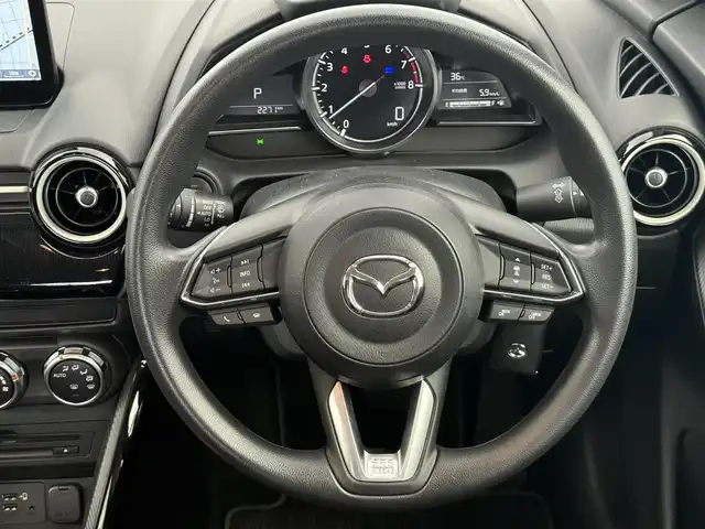 マツダ マツダ２ 15BD 愛知県 2023(令5)年 0.3万km ソニックシルバーM 純正８インチナビ/　（Ｂｌｕｅｔｏｏｔｈ／フルセグＴＶ／ＣＤ／ＤＶＤ）/全方位カメラ/ビルトインＥＴＣ/前後ドラレコ/ヘッドアップディスプレイ/衝突被害軽減ブレーキ/アダプティブクルーズコントロール/MTモード付AT