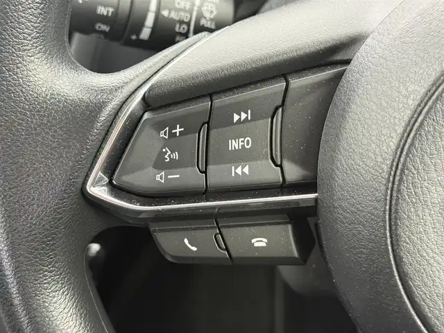 マツダ マツダ２ 15BD 愛知県 2023(令5)年 0.3万km ソニックシルバーM 純正８インチナビ/　（Ｂｌｕｅｔｏｏｔｈ／フルセグＴＶ／ＣＤ／ＤＶＤ）/全方位カメラ/ビルトインＥＴＣ/前後ドラレコ/ヘッドアップディスプレイ/衝突被害軽減ブレーキ/アダプティブクルーズコントロール/MTモード付AT