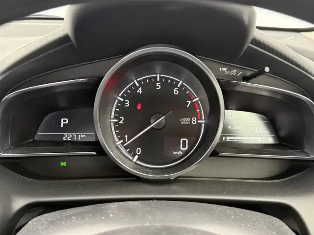 マツダ マツダ２ 15BD 愛知県 2023(令5)年 0.3万km ソニックシルバーM 純正８インチナビ/　（Ｂｌｕｅｔｏｏｔｈ／フルセグＴＶ／ＣＤ／ＤＶＤ）/全方位カメラ/ビルトインＥＴＣ/前後ドラレコ/ヘッドアップディスプレイ/衝突被害軽減ブレーキ/アダプティブクルーズコントロール/MTモード付AT