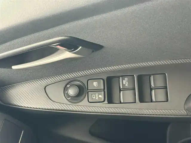 マツダ マツダ２ 15BD 愛知県 2023(令5)年 0.3万km ソニックシルバーM 純正８インチナビ/　（Ｂｌｕｅｔｏｏｔｈ／フルセグＴＶ／ＣＤ／ＤＶＤ）/全方位カメラ/ビルトインＥＴＣ/前後ドラレコ/ヘッドアップディスプレイ/衝突被害軽減ブレーキ/アダプティブクルーズコントロール/MTモード付AT