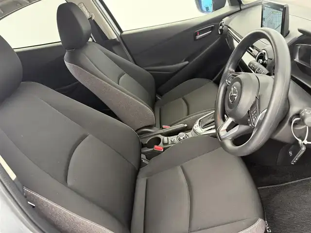マツダ マツダ２ 15BD 愛知県 2023(令5)年 0.3万km ソニックシルバーM 純正８インチナビ/　（Ｂｌｕｅｔｏｏｔｈ／フルセグＴＶ／ＣＤ／ＤＶＤ）/全方位カメラ/ビルトインＥＴＣ/前後ドラレコ/ヘッドアップディスプレイ/衝突被害軽減ブレーキ/アダプティブクルーズコントロール/MTモード付AT