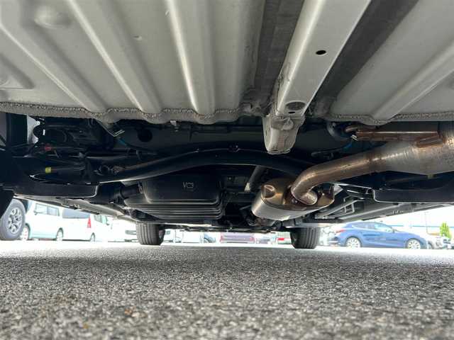 トヨタ ヴォクシー S－Z 滋賀県 2022(令4)年 3.7万km ホワイトパールクリスタルシャイン ガソリン/2WD(FF)/CVT/フリップダウンモニター/両側パワースライドドア/10.5インチディスプレイオーディオ/(FM/AM/フルセグ/Bluetooth)/バックカメラ/ETC/ドライブレコーダー/ＴｏｙｏｔａＳａｆｅｔｙSｅｎｓｅ/・プリクラッシュブレーキアシスト		/・踏み間違い防止アシスト/・トヨタチームメイト（アドバンストドライブ）/・レーンキープアシスト/・緊急時操舵支援（アクティブ操舵機能付）/・フロントクロストラフィックアラート（ＦＣＴＡ）/・ブラインドスポットモニター（ＢＳＭ）/・安心降車アシスト（ドアオープン制御付）（ＳＥＡ）/・パーキングサポートブレーキ/・標識検知機能	/デジタルインナーミラー/運転席・助手席・2列目シートヒーター/2列目シートオットマン/電動リアゲート/電動格納ミラー/電動パーキング/ブレーキホールド/革巻きステアリング/ステアリングスイッチ/オートライト/LEDヘッドライト/フロントフォグ/フルオートエアコン/プッシュスタート/スマートキー/純正フロアマット/ドアバイザー