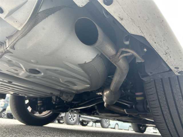 トヨタ ヴォクシー S－Z 滋賀県 2022(令4)年 3.7万km ホワイトパールクリスタルシャイン ガソリン/2WD(FF)/CVT/フリップダウンモニター/両側パワースライドドア/10.5インチディスプレイオーディオ/(FM/AM/フルセグ/Bluetooth)/バックカメラ/ETC/ドライブレコーダー/ＴｏｙｏｔａＳａｆｅｔｙSｅｎｓｅ/・プリクラッシュブレーキアシスト		/・踏み間違い防止アシスト/・トヨタチームメイト（アドバンストドライブ）/・レーンキープアシスト/・緊急時操舵支援（アクティブ操舵機能付）/・フロントクロストラフィックアラート（ＦＣＴＡ）/・ブラインドスポットモニター（ＢＳＭ）/・安心降車アシスト（ドアオープン制御付）（ＳＥＡ）/・パーキングサポートブレーキ/・標識検知機能	/デジタルインナーミラー/運転席・助手席・2列目シートヒーター/2列目シートオットマン/電動リアゲート/電動格納ミラー/電動パーキング/ブレーキホールド/革巻きステアリング/ステアリングスイッチ/オートライト/LEDヘッドライト/フロントフォグ/フルオートエアコン/プッシュスタート/スマートキー/純正フロアマット/ドアバイザー