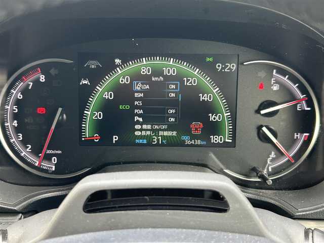 トヨタ ヴォクシー S－Z 滋賀県 2022(令4)年 3.7万km ホワイトパールクリスタルシャイン ガソリン/2WD(FF)/CVT/フリップダウンモニター/両側パワースライドドア/10.5インチディスプレイオーディオ/(FM/AM/フルセグ/Bluetooth)/バックカメラ/ETC/ドライブレコーダー/ＴｏｙｏｔａＳａｆｅｔｙSｅｎｓｅ/・プリクラッシュブレーキアシスト		/・踏み間違い防止アシスト/・トヨタチームメイト（アドバンストドライブ）/・レーンキープアシスト/・緊急時操舵支援（アクティブ操舵機能付）/・フロントクロストラフィックアラート（ＦＣＴＡ）/・ブラインドスポットモニター（ＢＳＭ）/・安心降車アシスト（ドアオープン制御付）（ＳＥＡ）/・パーキングサポートブレーキ/・標識検知機能	/デジタルインナーミラー/運転席・助手席・2列目シートヒーター/2列目シートオットマン/電動リアゲート/電動格納ミラー/電動パーキング/ブレーキホールド/革巻きステアリング/ステアリングスイッチ/オートライト/LEDヘッドライト/フロントフォグ/フルオートエアコン/プッシュスタート/スマートキー/純正フロアマット/ドアバイザー