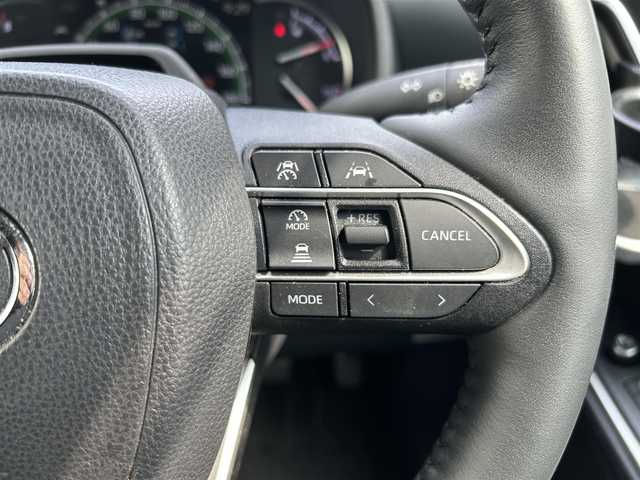 トヨタ ヴォクシー S－Z 大阪府 2022(令4)年 3.7万km ホワイトパールクリスタルシャイン トヨタセーフティセンス/・プリクラッシュブレーキアシスト		/・踏み間違い防止アシスト/・トヨタチームメイト（アドバンストドライブ）/・レーンキープアシスト/・緊急時操舵支援（アクティブ操舵機能付）/・フロントクロストラフィックアラート（ＦＣＴＡ）/・ブラインドスポットモニター（ＢＳＭ）/・安心降車アシスト（ドアオープン制御付）（ＳＥＡ）/・パーキングサポートブレーキ/・標識検知機能	/10.5インチディスプレイオーディオ/　　BT/FM/AM/TV/バックカメラ/フリップダウンモニター/両側パワースライドドア/電動リアゲート/LEDヘッドライト/運転席・助手席・2列目シートヒーター/2列目シートオットマン/電動パーキングブレーキ/ブレーキホールド/プッシュスタート/純正17インチアルミホイール/純正フロアマット/純正ETC2.0/ドアバイザー/デジタルインナーミラー