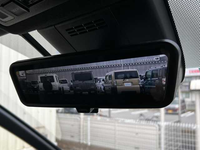 トヨタ ヴォクシー S－Z 大阪府 2022(令4)年 3.7万km ホワイトパールクリスタルシャイン トヨタセーフティセンス/・プリクラッシュブレーキアシスト		/・踏み間違い防止アシスト/・トヨタチームメイト（アドバンストドライブ）/・レーンキープアシスト/・緊急時操舵支援（アクティブ操舵機能付）/・フロントクロストラフィックアラート（ＦＣＴＡ）/・ブラインドスポットモニター（ＢＳＭ）/・安心降車アシスト（ドアオープン制御付）（ＳＥＡ）/・パーキングサポートブレーキ/・標識検知機能	/10.5インチディスプレイオーディオ/　　BT/FM/AM/TV/バックカメラ/フリップダウンモニター/両側パワースライドドア/電動リアゲート/LEDヘッドライト/運転席・助手席・2列目シートヒーター/2列目シートオットマン/電動パーキングブレーキ/ブレーキホールド/プッシュスタート/純正17インチアルミホイール/純正フロアマット/純正ETC2.0/ドアバイザー/デジタルインナーミラー