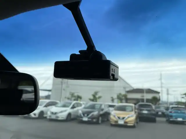 日産 エルグランド 250HWS S アーバンクロム 岡山県 2019(平31)年 5.4万km ファントムブラック 登録時走行距離 53355km/HWSアーバンクロム　7人乗り/ニッサンメーカー純正ナビ/　【CD/Bluetooth/フルセグTV】/フリップダウンモニター/全方位カメラ/クルーズコントロール(追従走行あり)/衝突被害軽減システム/車線逸脱警報（レーンキープアシスト）/コーナーセンサー/ドライブレコーダー/ETC/両側パワースライドドア/レザー調シート/革巻きステアリング/ステアリングスイッチ/ヘッドライト/フォグライト/オートライト/プッシュスタート/スマートキー/MTモード付きAT/アイドリングストップ/純正アルミホイール 18インチ/ドアバイザー/ウインカーミラー/電動格納ミラー/純正フロアマット/横滑防止装置/盗難防止装置/新車時整備手帳（保証書）