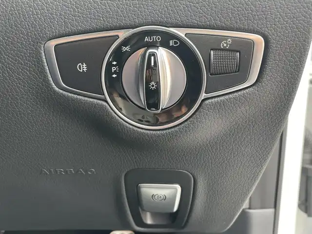 メルセデス・ベンツ Ｅ２００ アバンギャルド AMGライン 滋賀県 2020(令2)年 3.7万km ポーラホワイト エクスクルーシブパッケージ/・パノラミックスライディングルーフ/・Burmesterサラウンドシステム/・ヘッドアップディスプレイ/・エアバランスパッケージ/　空気清浄機能/パフュームアトマイザー/・後席シートヒーター/・自動開閉トランクリッド/AMGライン/・ナッパレザーシート/・マルチビームLEDヘッドライト/・アダプティブハイビームアシスト+/・AMGスタイリングパッケージ/・AMGスポーツステアリング/・19インチAMG5ツインスポークAW/レーダーセーフティパッケージ/・アクティブディスタンスアシストディストロニック/・アクティブステアリングアシスト/・アクティブレーンチェンジアシスト/・アクティブエマージェンシーストップアシスト/・PRE-SAFEプラス/・アクティブブラインドスポットアシスト/・アクティブレーンキーピングアシスト/COMANDシステム/・12.3インチワイドディスプレイ/・HDDナビゲーション/・フルセグ/USB/BT/CarPlay/レーダークルーズコントロール/360°カメラシステム/アクティブパーキングアシスト/パワーシート/前席シートヒーター/キーレスゴー/ETC2.0/ドラレコ/アンビエントライト(64色)