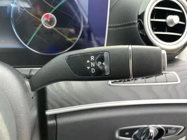 メルセデス・ベンツ Ｅ２００ アバンギャルド AMGライン 滋賀県 2020(令2)年 3.7万km ポーラホワイト エクスクルーシブパッケージ/・パノラミックスライディングルーフ/・Burmesterサラウンドシステム/・ヘッドアップディスプレイ/・エアバランスパッケージ/　空気清浄機能/パフュームアトマイザー/・後席シートヒーター/・自動開閉トランクリッド/AMGライン/・ナッパレザーシート/・マルチビームLEDヘッドライト/・アダプティブハイビームアシスト+/・AMGスタイリングパッケージ/・AMGスポーツステアリング/・19インチAMG5ツインスポークAW/レーダーセーフティパッケージ/・アクティブディスタンスアシストディストロニック/・アクティブステアリングアシスト/・アクティブレーンチェンジアシスト/・アクティブエマージェンシーストップアシスト/・PRE-SAFEプラス/・アクティブブラインドスポットアシスト/・アクティブレーンキーピングアシスト/COMANDシステム/・12.3インチワイドディスプレイ/・HDDナビゲーション/・フルセグ/USB/BT/CarPlay/レーダークルーズコントロール/360°カメラシステム/アクティブパーキングアシスト/パワーシート/前席シートヒーター/キーレスゴー/ETC2.0/ドラレコ/アンビエントライト(64色)