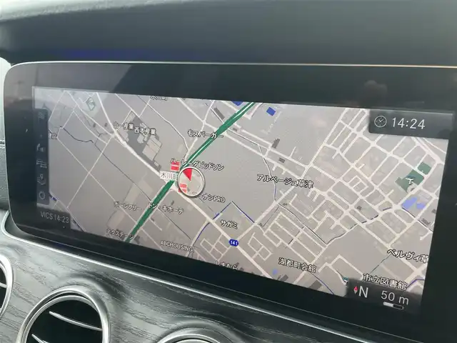 メルセデス・ベンツ Ｅ２００ アバンギャルド AMGライン 滋賀県 2020(令2)年 3.7万km ポーラホワイト エクスクルーシブパッケージ/・パノラミックスライディングルーフ/・Burmesterサラウンドシステム/・ヘッドアップディスプレイ/・エアバランスパッケージ/　空気清浄機能/パフュームアトマイザー/・後席シートヒーター/・自動開閉トランクリッド/AMGライン/・ナッパレザーシート/・マルチビームLEDヘッドライト/・アダプティブハイビームアシスト+/・AMGスタイリングパッケージ/・AMGスポーツステアリング/・19インチAMG5ツインスポークAW/レーダーセーフティパッケージ/・アクティブディスタンスアシストディストロニック/・アクティブステアリングアシスト/・アクティブレーンチェンジアシスト/・アクティブエマージェンシーストップアシスト/・PRE-SAFEプラス/・アクティブブラインドスポットアシスト/・アクティブレーンキーピングアシスト/COMANDシステム/・12.3インチワイドディスプレイ/・HDDナビゲーション/・フルセグ/USB/BT/CarPlay/レーダークルーズコントロール/360°カメラシステム/アクティブパーキングアシスト/パワーシート/前席シートヒーター/キーレスゴー/ETC2.0/ドラレコ/アンビエントライト(64色)