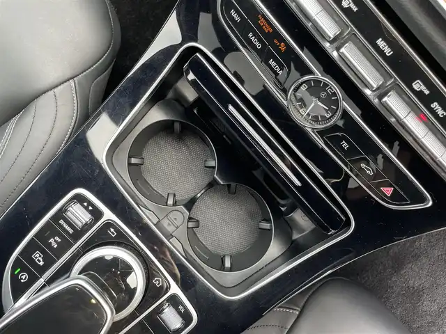 メルセデス・ベンツ Ｅ２００ アバンギャルド AMGライン 滋賀県 2020(令2)年 3.7万km ポーラホワイト エクスクルーシブパッケージ/・パノラミックスライディングルーフ/・Burmesterサラウンドシステム/・ヘッドアップディスプレイ/・エアバランスパッケージ/　空気清浄機能/パフュームアトマイザー/・後席シートヒーター/・自動開閉トランクリッド/AMGライン/・ナッパレザーシート/・マルチビームLEDヘッドライト/・アダプティブハイビームアシスト+/・AMGスタイリングパッケージ/・AMGスポーツステアリング/・19インチAMG5ツインスポークAW/レーダーセーフティパッケージ/・アクティブディスタンスアシストディストロニック/・アクティブステアリングアシスト/・アクティブレーンチェンジアシスト/・アクティブエマージェンシーストップアシスト/・PRE-SAFEプラス/・アクティブブラインドスポットアシスト/・アクティブレーンキーピングアシスト/COMANDシステム/・12.3インチワイドディスプレイ/・HDDナビゲーション/・フルセグ/USB/BT/CarPlay/レーダークルーズコントロール/360°カメラシステム/アクティブパーキングアシスト/パワーシート/前席シートヒーター/キーレスゴー/ETC2.0/ドラレコ/アンビエントライト(64色)