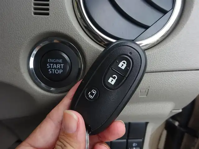日産 ルークス G 静岡県 2010(平22)年 1.8万km クリアベージュ 走行距離18千キロ/禁煙車/タイヤ新品10ミリ/プッシュスタート/スマートキー/片側パワースライドドア/ケンウッド　CDデッキ/純正フロアマット/サイドエアバック/オートエアコン/保証書・取扱説明書