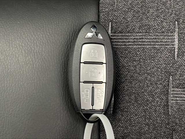 三菱 デリカミニ T プレミアム 千葉県 2025(令7)年 0.1千km ＤグリーンⅡ 横滑り防止/衝突軽減/カーテンエアバック/Wサイドエアバック/9型ディスプレイオーディオ/BT/USB/アイドリングストップ/純正アルミホイール/全方位カメラ/ヒートステアリング/サイドデカール/デジタルインナーミラー/電動格納デアミラー