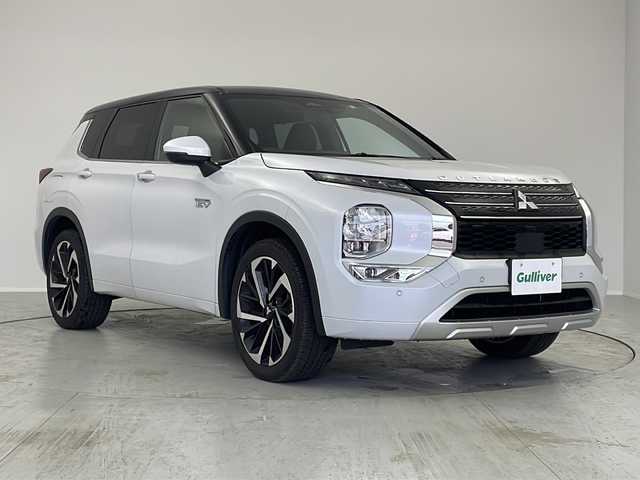 三菱 アウトランダー ＰＨＥＶ P 茨城県 2022(令4)年 2.1万km 白Ⅱ ワンオーナー　純正９型ナビ　フルセグＴＶ　ＢＯＳＥプレミアムサウンド　シートヒーター　ＥＴＣ２．０　ＬＥＤ　衝突軽減ブレーキ　ＨＵＤ　電動リアゲート　アダプティブクルーズコントロール　スマートキー
