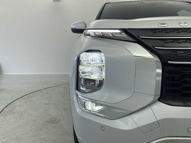 三菱 アウトランダー ＰＨＥＶ P 茨城県 2022(令4)年 2.1万km 白Ⅱ ワンオーナー　純正９型ナビ　フルセグＴＶ　ＢＯＳＥプレミアムサウンド　シートヒーター　ＥＴＣ２．０　ＬＥＤ　衝突軽減ブレーキ　ＨＵＤ　電動リアゲート　アダプティブクルーズコントロール　スマートキー