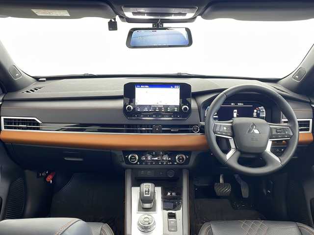 三菱 アウトランダー ＰＨＥＶ P 茨城県 2022(令4)年 2.1万km 白Ⅱ ワンオーナー　純正９型ナビ　フルセグＴＶ　ＢＯＳＥプレミアムサウンド　シートヒーター　ＥＴＣ２．０　ＬＥＤ　衝突軽減ブレーキ　ＨＵＤ　電動リアゲート　アダプティブクルーズコントロール　スマートキー