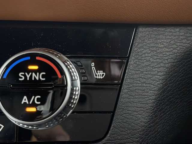 三菱 アウトランダー ＰＨＥＶ P 茨城県 2022(令4)年 2.1万km 白Ⅱ ワンオーナー　純正９型ナビ　フルセグＴＶ　ＢＯＳＥプレミアムサウンド　シートヒーター　ＥＴＣ２．０　ＬＥＤ　衝突軽減ブレーキ　ＨＵＤ　電動リアゲート　アダプティブクルーズコントロール　スマートキー