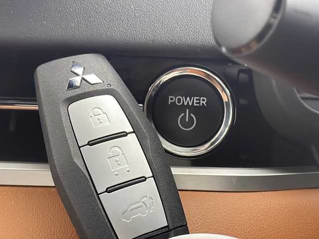三菱 アウトランダー ＰＨＥＶ P 茨城県 2022(令4)年 2.1万km 白Ⅱ ワンオーナー　純正９型ナビ　フルセグＴＶ　ＢＯＳＥプレミアムサウンド　シートヒーター　ＥＴＣ２．０　ＬＥＤ　衝突軽減ブレーキ　ＨＵＤ　電動リアゲート　アダプティブクルーズコントロール　スマートキー