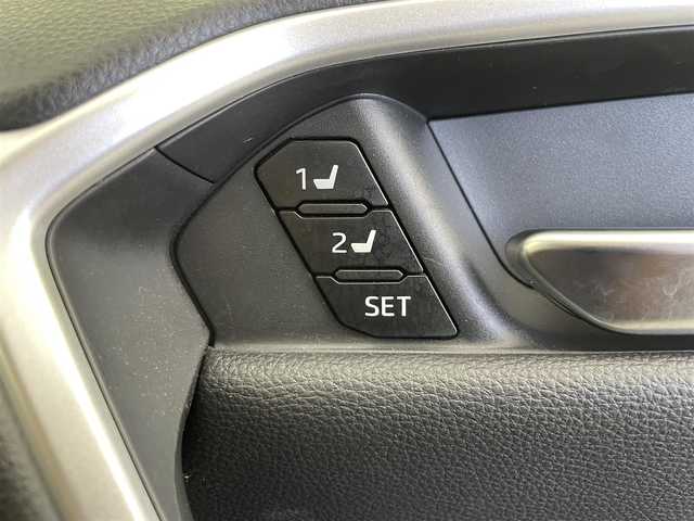 トヨタ ＲＡＶ４ ハイブリットG 富山県 2019(令1)年 8.4万km アティチュードブラックマイカ モデリスタエアロ/純正9型ナビ（AM/FM/DVD/BT/フルセグ）/バックカメラ/ドライブレコーダー/ETC/レザーシート/D席パワーシート/D席メモリシート/D/N席シートヒーター/デジタルインナーミラー/ブラインドスポットモニター/衝突被害軽減システム/レーダークルーズコントロール/レーンキープアシスト/コーナーセンサー/横滑り防止装置/アイドリングストップ/純正アルミホイール/純正フロアマット/オートLEDライト/オートマチックハイビーム/フォグライト/パワーバックドア/オートホールド付電子パーキング/ハンドルヒーター/革巻きステアリング/ステアリングスイッチ/スマートキー