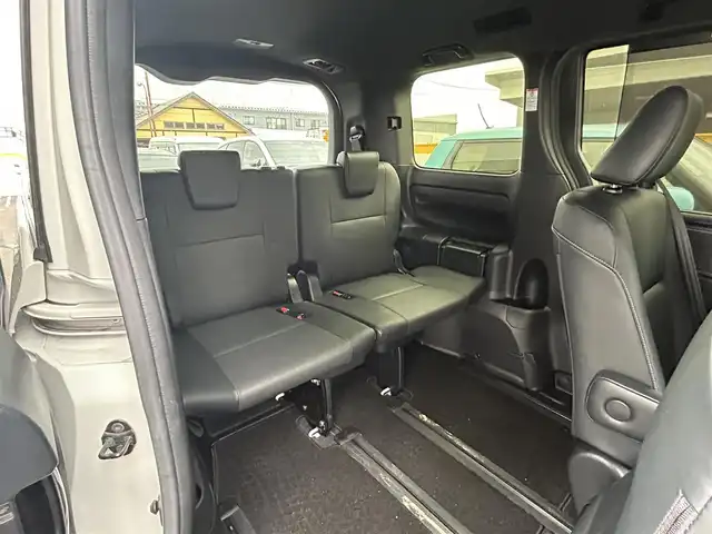トヨタ エスクァイア ハイブリッド Gi 宮城県 2017(平29)年 7.4万km ホワイトパールクリスタルシャイン 社外ナビ/（アルパイン）/（フルセグTV/Bluetooth/CD/DVD/USB)/・バックカメラ/・ドライブレコーダー/・クルーズコントロール/・レーンキープアシスト/・衝突軽減装置/・両側パワースライドドア/・革シート/・前席シートヒーター/・モデリスタ　フロントバンパー/・革ステアリング/・ステアリングスイッチ/・電動格納ウィンカーミラー/・電動パーキングブレーキ/・ETC/・ISOFIX/・LEDライト/・フロントフォグランプ/・オートライト/・オートハイビーム/・社外15インチアルミホイール/・Wエアバッグ/ABS/・フロアマット/・バイザー/・リアプライバシーガラス/・スペアキー×1/・スマートキー/・プッシュスタート/・保証書/・取扱説明書