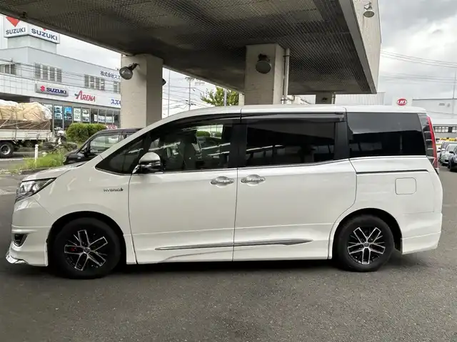 トヨタ エスクァイア ハイブリッド Gi 宮城県 2017(平29)年 7.4万km ホワイトパールクリスタルシャイン 社外ナビ/（アルパイン）/（フルセグTV/Bluetooth/CD/DVD/USB)/・バックカメラ/・ドライブレコーダー/・クルーズコントロール/・レーンキープアシスト/・衝突軽減装置/・両側パワースライドドア/・革シート/・前席シートヒーター/・モデリスタ　フロントバンパー/・革ステアリング/・ステアリングスイッチ/・電動格納ウィンカーミラー/・電動パーキングブレーキ/・ETC/・ISOFIX/・LEDライト/・フロントフォグランプ/・オートライト/・オートハイビーム/・社外15インチアルミホイール/・Wエアバッグ/ABS/・フロアマット/・バイザー/・リアプライバシーガラス/・スペアキー×1/・スマートキー/・プッシュスタート/・保証書/・取扱説明書