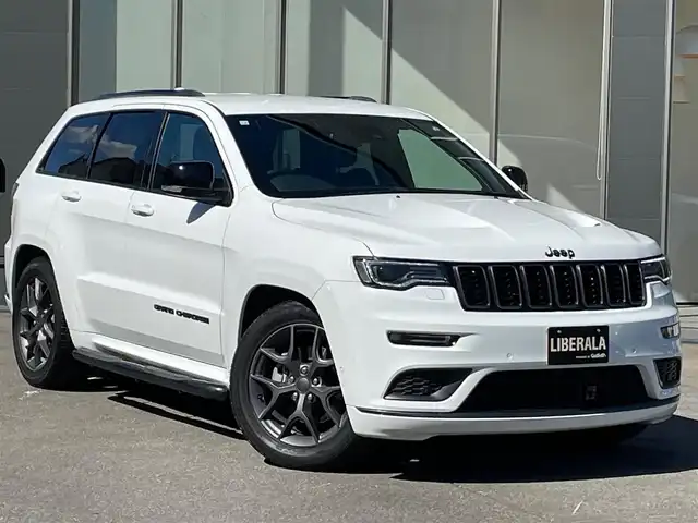 クライスラー・ジープ グランドチェロキー S－LTD 青森県 2020(令2)年 5.4万km ブライトホワイト /４WD/黒革シート/D席メモリー付き前席パワーシート/前席シートヒーター/UconnectナビフルセグTV/　（ Bluetooth CarPlay対応）/バック/サイドカメラ/パワーテールゲート/DSRC・ETC/革巻きステア/ノブ/パドルシフト/ステアヒーター/ミラーヒーター/電動チルトステア/電各調整ミラー/ブラックルーフレール/ヒルディセントコントロール/ブレーキアシスト/パーキングアシスト/トラクションコントロール/前後バンパーソナー/ヘットライトウオッシャー/前後フォグランプ/アイドリングストップ/横滑り防止機能/W/サイド/カーテン/ニーエアバッグ/ABS/スマートキーｘ２/保証書/取説