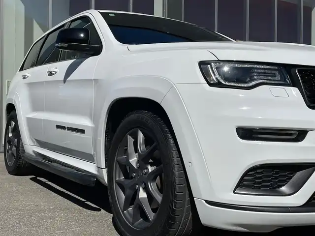 クライスラー・ジープ グランドチェロキー S－LTD 青森県 2020(令2)年 5.4万km ブライトホワイト /４WD/黒革シート/D席メモリー付き前席パワーシート/前席シートヒーター/UconnectナビフルセグTV/　（ Bluetooth CarPlay対応）/バック/サイドカメラ/パワーテールゲート/DSRC・ETC/革巻きステア/ノブ/パドルシフト/ステアヒーター/ミラーヒーター/電動チルトステア/電各調整ミラー/ブラックルーフレール/ヒルディセントコントロール/ブレーキアシスト/パーキングアシスト/トラクションコントロール/前後バンパーソナー/ヘットライトウオッシャー/前後フォグランプ/アイドリングストップ/横滑り防止機能/W/サイド/カーテン/ニーエアバッグ/ABS/スマートキーｘ２/保証書/取説