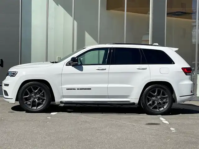 クライスラー・ジープ グランドチェロキー S－LTD 青森県 2020(令2)年 5.4万km ブライトホワイト /４WD/黒革シート/D席メモリー付き前席パワーシート/前席シートヒーター/UconnectナビフルセグTV/　（ Bluetooth CarPlay対応）/バック/サイドカメラ/パワーテールゲート/DSRC・ETC/革巻きステア/ノブ/パドルシフト/ステアヒーター/ミラーヒーター/電動チルトステア/電各調整ミラー/ブラックルーフレール/ヒルディセントコントロール/ブレーキアシスト/パーキングアシスト/トラクションコントロール/前後バンパーソナー/ヘットライトウオッシャー/前後フォグランプ/アイドリングストップ/横滑り防止機能/W/サイド/カーテン/ニーエアバッグ/ABS/スマートキーｘ２/保証書/取説