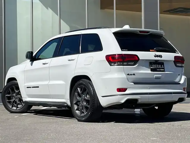 クライスラー・ジープ グランドチェロキー S－LTD 青森県 2020(令2)年 5.4万km ブライトホワイト /４WD/黒革シート/D席メモリー付き前席パワーシート/前席シートヒーター/UconnectナビフルセグTV/　（ Bluetooth CarPlay対応）/バック/サイドカメラ/パワーテールゲート/DSRC・ETC/革巻きステア/ノブ/パドルシフト/ステアヒーター/ミラーヒーター/電動チルトステア/電各調整ミラー/ブラックルーフレール/ヒルディセントコントロール/ブレーキアシスト/パーキングアシスト/トラクションコントロール/前後バンパーソナー/ヘットライトウオッシャー/前後フォグランプ/アイドリングストップ/横滑り防止機能/W/サイド/カーテン/ニーエアバッグ/ABS/スマートキーｘ２/保証書/取説