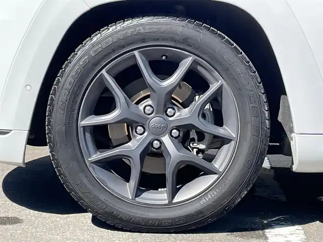 クライスラー・ジープ グランドチェロキー S－LTD 青森県 2020(令2)年 5.4万km ブライトホワイト /４WD/黒革シート/D席メモリー付き前席パワーシート/前席シートヒーター/UconnectナビフルセグTV/　（ Bluetooth CarPlay対応）/バック/サイドカメラ/パワーテールゲート/DSRC・ETC/革巻きステア/ノブ/パドルシフト/ステアヒーター/ミラーヒーター/電動チルトステア/電各調整ミラー/ブラックルーフレール/ヒルディセントコントロール/ブレーキアシスト/パーキングアシスト/トラクションコントロール/前後バンパーソナー/ヘットライトウオッシャー/前後フォグランプ/アイドリングストップ/横滑り防止機能/W/サイド/カーテン/ニーエアバッグ/ABS/スマートキーｘ２/保証書/取説