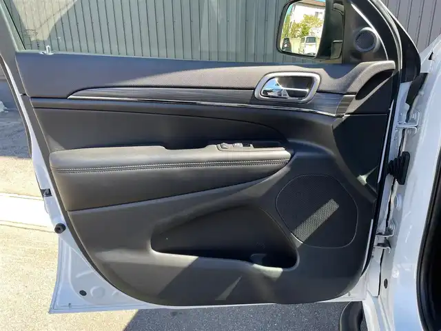 クライスラー・ジープ グランドチェロキー S－LTD 青森県 2020(令2)年 5.4万km ブライトホワイト /４WD/黒革シート/D席メモリー付き前席パワーシート/前席シートヒーター/UconnectナビフルセグTV/　（ Bluetooth CarPlay対応）/バック/サイドカメラ/パワーテールゲート/DSRC・ETC/革巻きステア/ノブ/パドルシフト/ステアヒーター/ミラーヒーター/電動チルトステア/電各調整ミラー/ブラックルーフレール/ヒルディセントコントロール/ブレーキアシスト/パーキングアシスト/トラクションコントロール/前後バンパーソナー/ヘットライトウオッシャー/前後フォグランプ/アイドリングストップ/横滑り防止機能/W/サイド/カーテン/ニーエアバッグ/ABS/スマートキーｘ２/保証書/取説