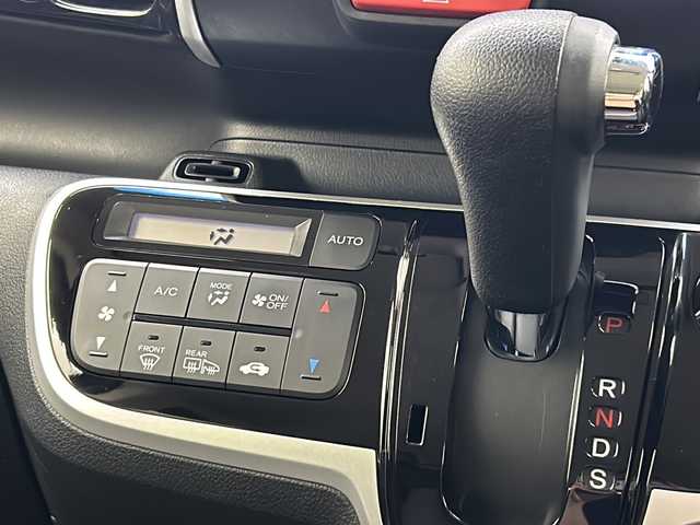 ホンダ Ｎ ＢＯＸ カスタム ターボ SSブラックSパッケージ 宮城県 2016(平28)年 2.9万km クリスタルブラックパール 両側パワースライドドア/CTBA/純正ナビ/(BT/CD/USB/SD/iPod/AUX/TV/AppleCarPlay)/バックカメラ/ビルトインETC/クルーズコントロール/シートヒーター/プッシュスタート/スマートキー/スペアキー/オートライト/純正フロアマット/純正15インチアルミホイール