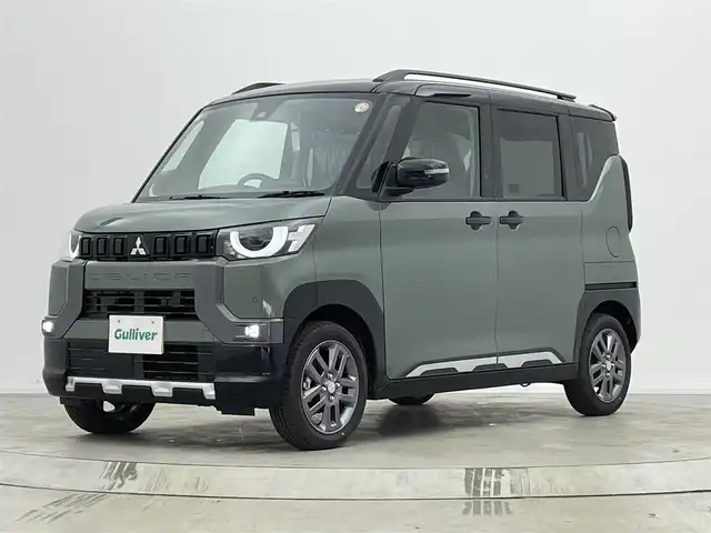 三菱 デリカミニ T プレミアム 宮城県 2025(令7)年 0.1千km 緑Ⅱ 届出済未使用車/純正９型ディスプレイ/全周囲カメラ/マイパイロット/デジタルミラー/両側パワースライドドア/シートヒーター/衝突被害軽減/車線逸脱警報/オートハイビーム/前後センサー/ダウンヒルアシスト/サイドデカール/LEDヘッドライト/ルーフレール/ルーフブラック