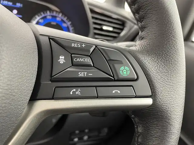 三菱 デリカミニ T プレミアム 宮城県 2025(令7)年 0.1千km 緑Ⅱ 届出済未使用車/純正９型ディスプレイ/全周囲カメラ/マイパイロット/デジタルミラー/両側パワースライドドア/シートヒーター/衝突被害軽減/車線逸脱警報/オートハイビーム/前後センサー/ダウンヒルアシスト/サイドデカール/LEDヘッドライト/ルーフレール/ルーフブラック