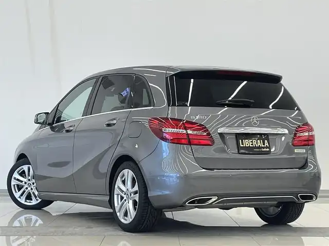 メルセデス・ベンツ Ｂ１８０ 岡山県 2018(平30)年 2.2万km マウンテングレー レーダーセーフティーパッケージ/ハーフレザーシート/純正ナビ/CD/DVD/Bluetooth/SD/USB/AppleCarPlay/AndroidAuto/バックカメラ/シートヒーター/マニュアルエアコン/ダイナミックセレクト/LEDヘッドライト/オートライト/アイドリングストップ/ESP/アクティブブレーキA/アテンションアシスト/BSA/LKA/ドラレコ（F/R）/保証書/取扱説明書