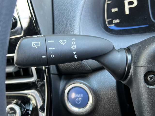 トヨタ アクア X 静岡県 2021(令3)年 4.2万km アーバンカーキ 【安全装備】/トヨタセーフティセンス/プリクラッシュセーフティ/（ミリ波レーダー・単眼カメラ・昼自転車運転者＆夜間歩行者検知機能付）/（対車両：自車車速域約10km/hから最高速度：最大約40km/h減速可）/（対歩行者：自車車速域約10km/hから80km/h間：最大約30km/h減速可）/レーダークルーズコントロール（全車速追従機能付/ブレーキ制御付）/レーントレーシングアシスト（LTA）（作動車速：50km/h以上時）/（ステアリング操作支援）/ロードサインアシスト（RSA）（道路標識認識支援）/オートマチックハイビーム/【主要装備】/純正ディスプレイオーディオ　/パノラミックビューモニター　/フルセグテレビ　/ＬＥＤヘッドライト　/ブラインドスポットビューモニター　/ＥＴＣ　/ドラレコ