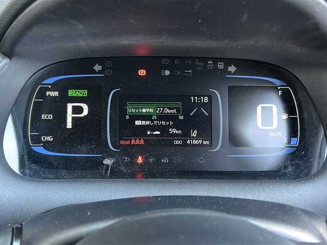 トヨタ アクア X 静岡県 2021(令3)年 4.2万km アーバンカーキ 【安全装備】/トヨタセーフティセンス/プリクラッシュセーフティ/（ミリ波レーダー・単眼カメラ・昼自転車運転者＆夜間歩行者検知機能付）/（対車両：自車車速域約10km/hから最高速度：最大約40km/h減速可）/（対歩行者：自車車速域約10km/hから80km/h間：最大約30km/h減速可）/レーダークルーズコントロール（全車速追従機能付/ブレーキ制御付）/レーントレーシングアシスト（LTA）（作動車速：50km/h以上時）/（ステアリング操作支援）/ロードサインアシスト（RSA）（道路標識認識支援）/オートマチックハイビーム/【主要装備】/純正ディスプレイオーディオ　/パノラミックビューモニター　/フルセグテレビ　/ＬＥＤヘッドライト　/ブラインドスポットビューモニター　/ＥＴＣ　/ドラレコ