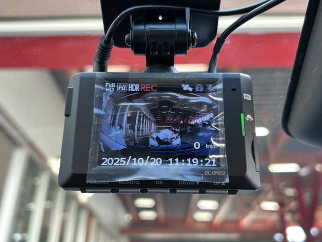 トヨタ アクア X 静岡県 2021(令3)年 4.2万km アーバンカーキ 【安全装備】/トヨタセーフティセンス/プリクラッシュセーフティ/（ミリ波レーダー・単眼カメラ・昼自転車運転者＆夜間歩行者検知機能付）/（対車両：自車車速域約10km/hから最高速度：最大約40km/h減速可）/（対歩行者：自車車速域約10km/hから80km/h間：最大約30km/h減速可）/レーダークルーズコントロール（全車速追従機能付/ブレーキ制御付）/レーントレーシングアシスト（LTA）（作動車速：50km/h以上時）/（ステアリング操作支援）/ロードサインアシスト（RSA）（道路標識認識支援）/オートマチックハイビーム/【主要装備】/純正ディスプレイオーディオ　/パノラミックビューモニター　/フルセグテレビ　/ＬＥＤヘッドライト　/ブラインドスポットビューモニター　/ＥＴＣ　/ドラレコ