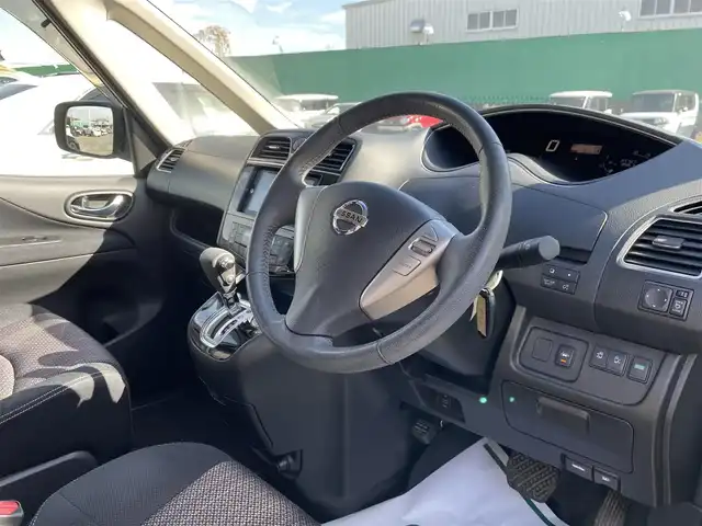 日産 セレナ ハイウェイスター Sハイブリッド 千葉県 2014(平26)年 6.6万km ブリリアントホワイトパール エマージェンシーブレーキ/車線逸脱警報/社外SDナビ【NX614W】/・CD/DVD/MSV/Bluetooth/フルセグ/バックカメラ/両後パワースライドドア/クルーズコントロール/インテリジェントキー/純正LEDヘッドライト/フォグランプ/純正16インチアルミホイール/ETC/本革巻きステアリング/オートライト/ドアバイザー