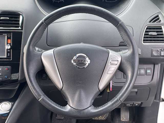 日産 セレナ ハイウェイスター Sハイブリッド 千葉県 2015(平27)年 8.8万km ブリリアントホワイトパール ナビＭＰ３１４Ｄ－Ｗ　バックカメラ　アルパインフリップダウンモニター　両側電動スライドドア　レーンアシスト　エマブレ　クルコン　スマートキー　プッシュスタート　ETC ＨＩＤ　オートライト　バイザー